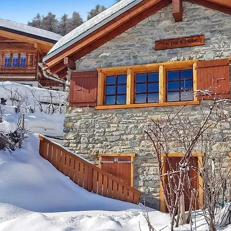 Tiny House Facing The Alps - In, Out